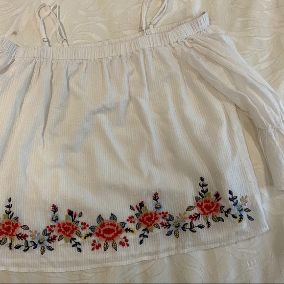 ‼️SOLD‼️White off the shoulder top with flowers! - Picture 2 of 3